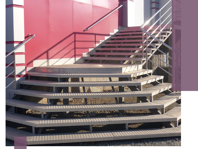 Лестницы для магазина в Черемхове — изготовление и монтаж