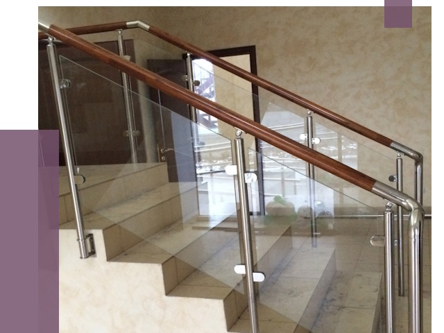 Комбинированные перила из металла и дерева в Черемхове