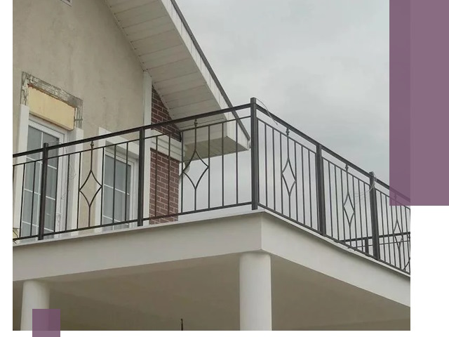 Изготовление балконных ограждений в Черемхове из металла и стекла